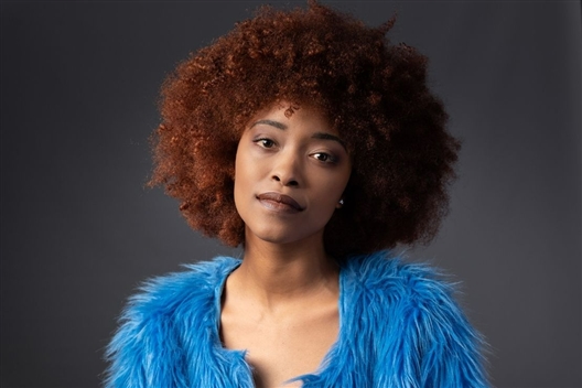 Ouma slaan ’n ses hemel toe